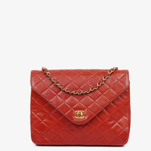 Chanel Classic Envelope Flap-väska i Röd Quilted Lammnappa med 24K Guldpläterad Metall