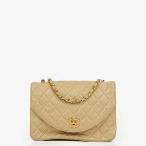 Chanel Klassisk Enkel Flap-väska Beige Quilted Lammnappa med 24K Guldpläterad Metall