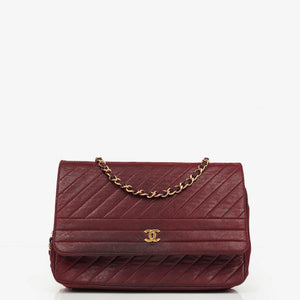 Sac à rabat simple classique diagonal Chanel en agneau matelassé avec ferrures plaquées or 24 carats