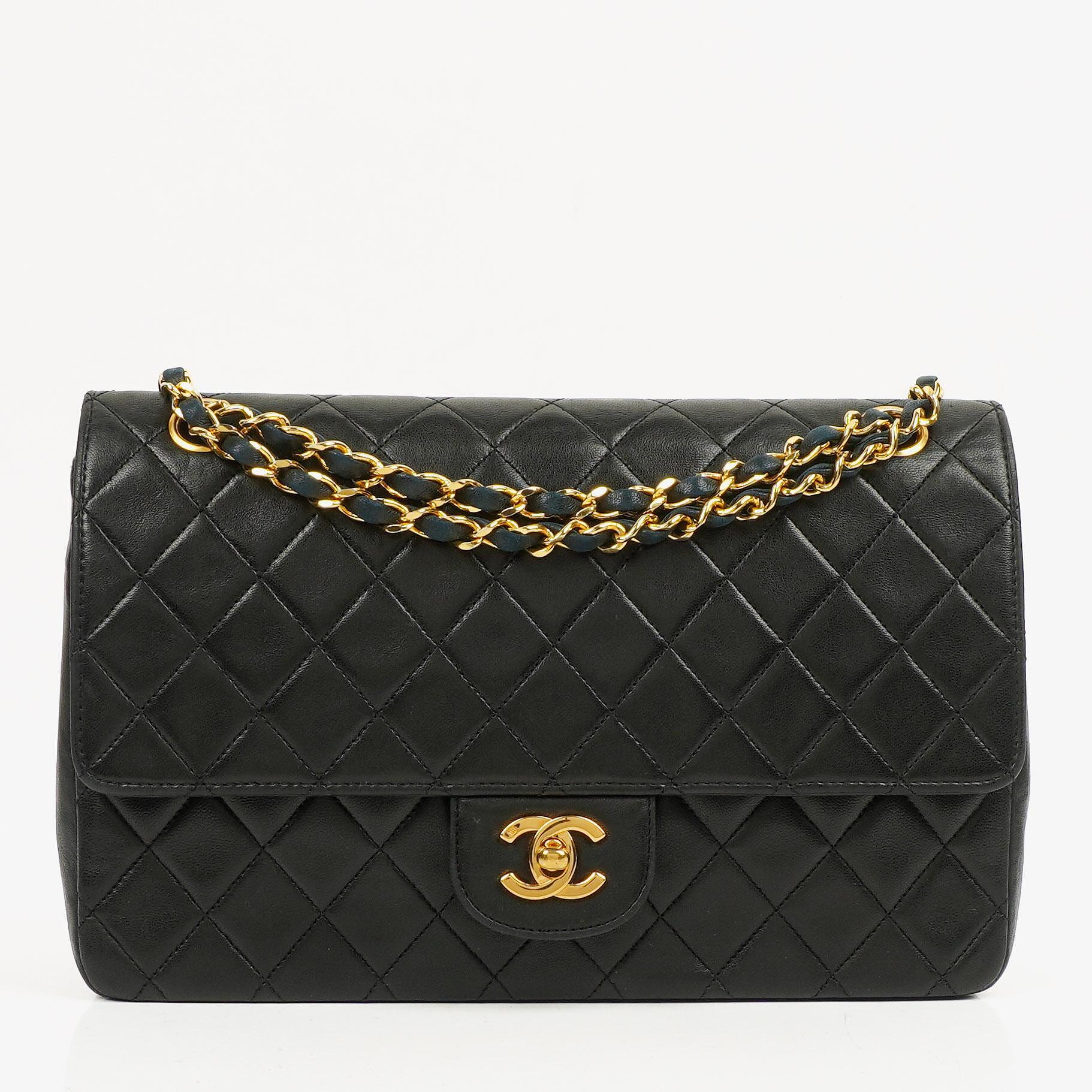 Chanel Medium Classic Vintage Double Flap Bag Black Quilted Lambskin 24K Gold-Plated Hardware