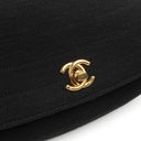 Sac à rabat demi-lune Chanel en jersey matelassé noir avec ferrures plaquées or 24K
