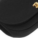 Sac à rabat demi-lune Chanel en jersey matelassé noir avec ferrures plaquées or 24K