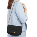Sac à rabat demi-lune Chanel en jersey matelassé noir avec ferrures plaquées or 24K