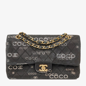 Sac à rabat double moyen Chanel Coco noir et blanc en toile matelassée imprimée