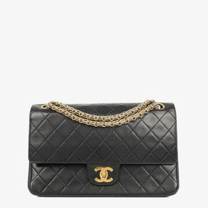 Sac à rabat double classique moyen vintage Chanel en agneau matelassé noir avec ferrures plaquées or 24 carats