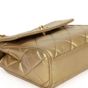 Petit sac à rabat vintage Chanel Mini en agneau matelassé or avec ferrures plaquées or 24K